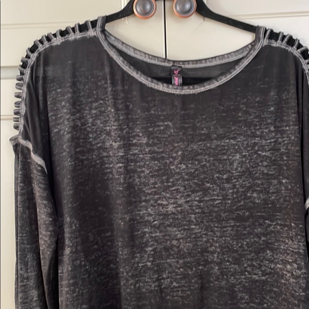 Betsey Johnson Performance Caged Shoulder Top - Picture 2 of 6